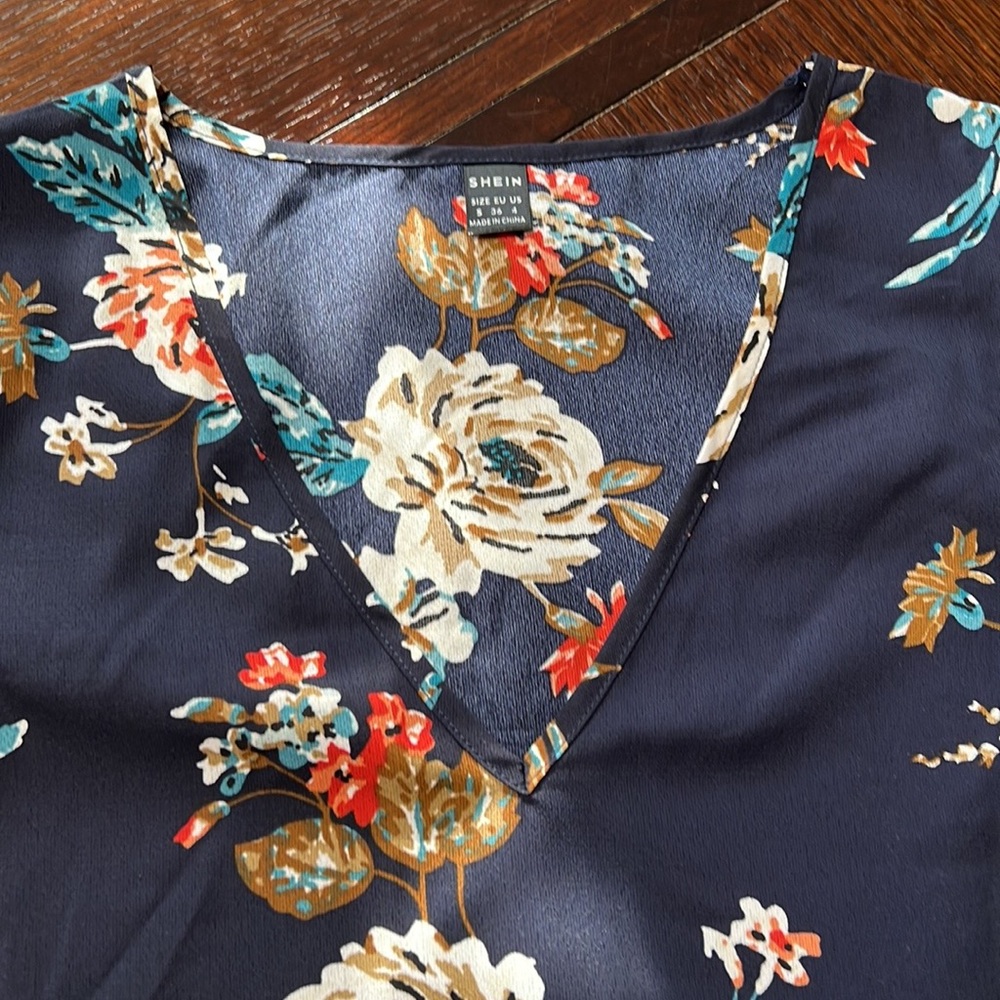 NWOT SHEIN Dress Size Small Navy Blue Tie Belt Floral Lace Crochet V-Neck Flowy - Picture 12 of 15